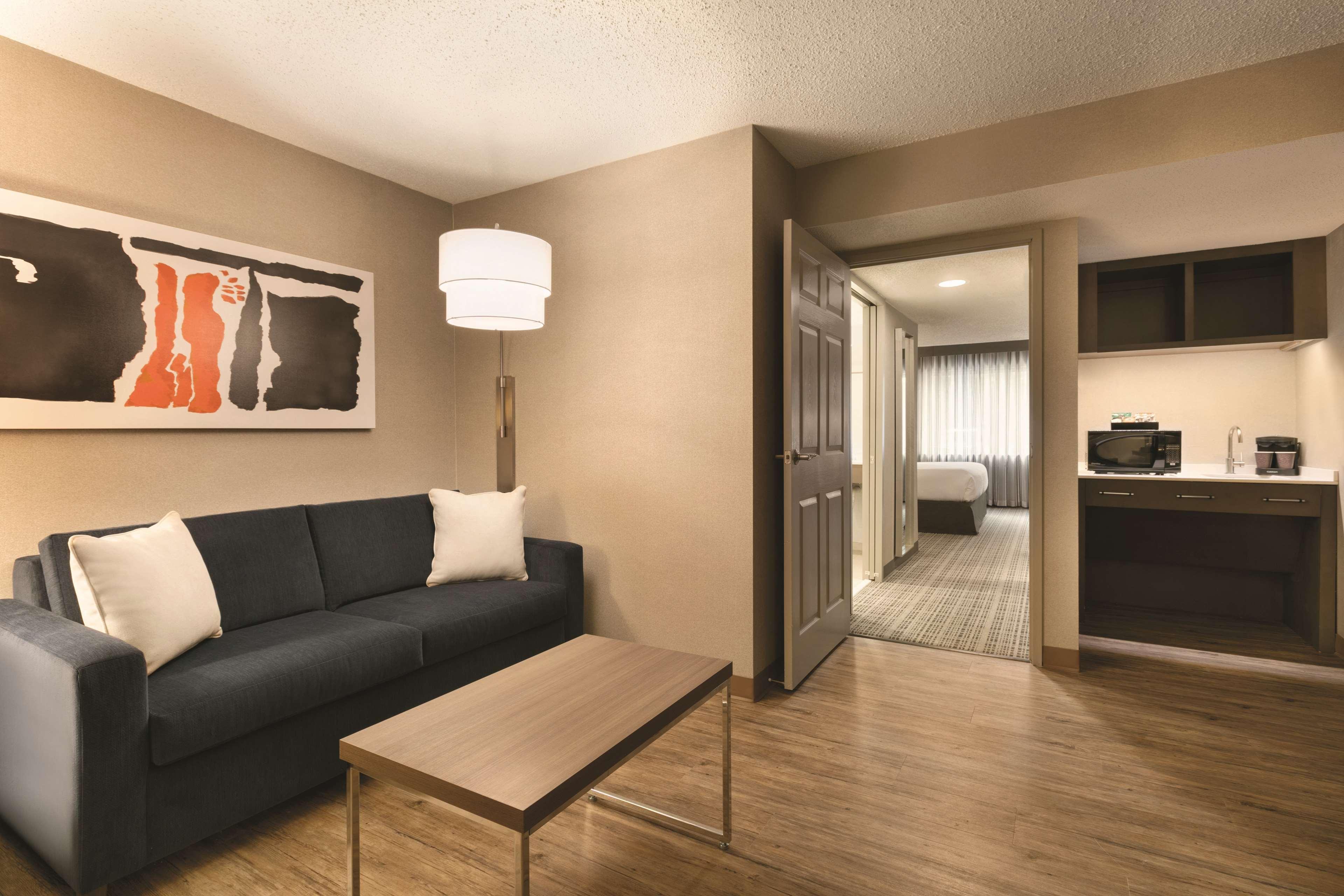 Embassy Suites By Hilton Richmond Dumbarton Eksteriør bilde