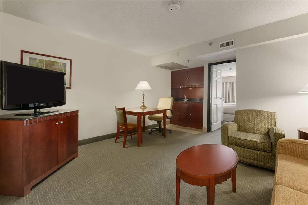 Embassy Suites By Hilton Richmond Dumbarton Rom bilde